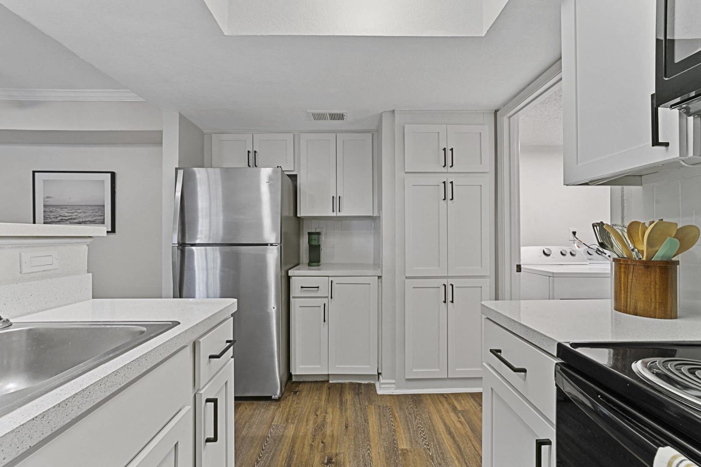 Lakeside Apartments Image 9