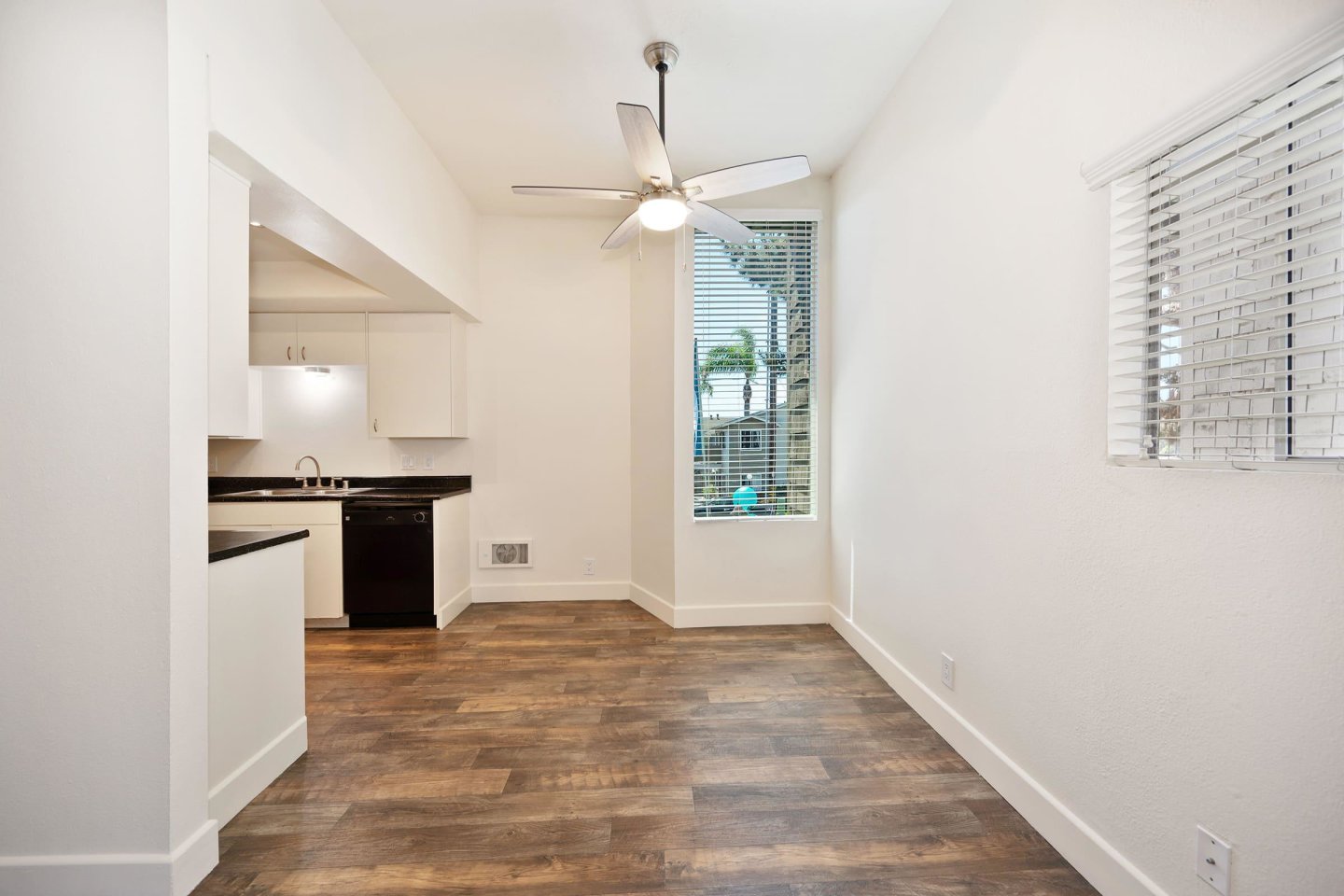 Elan Beachpointe Image 9