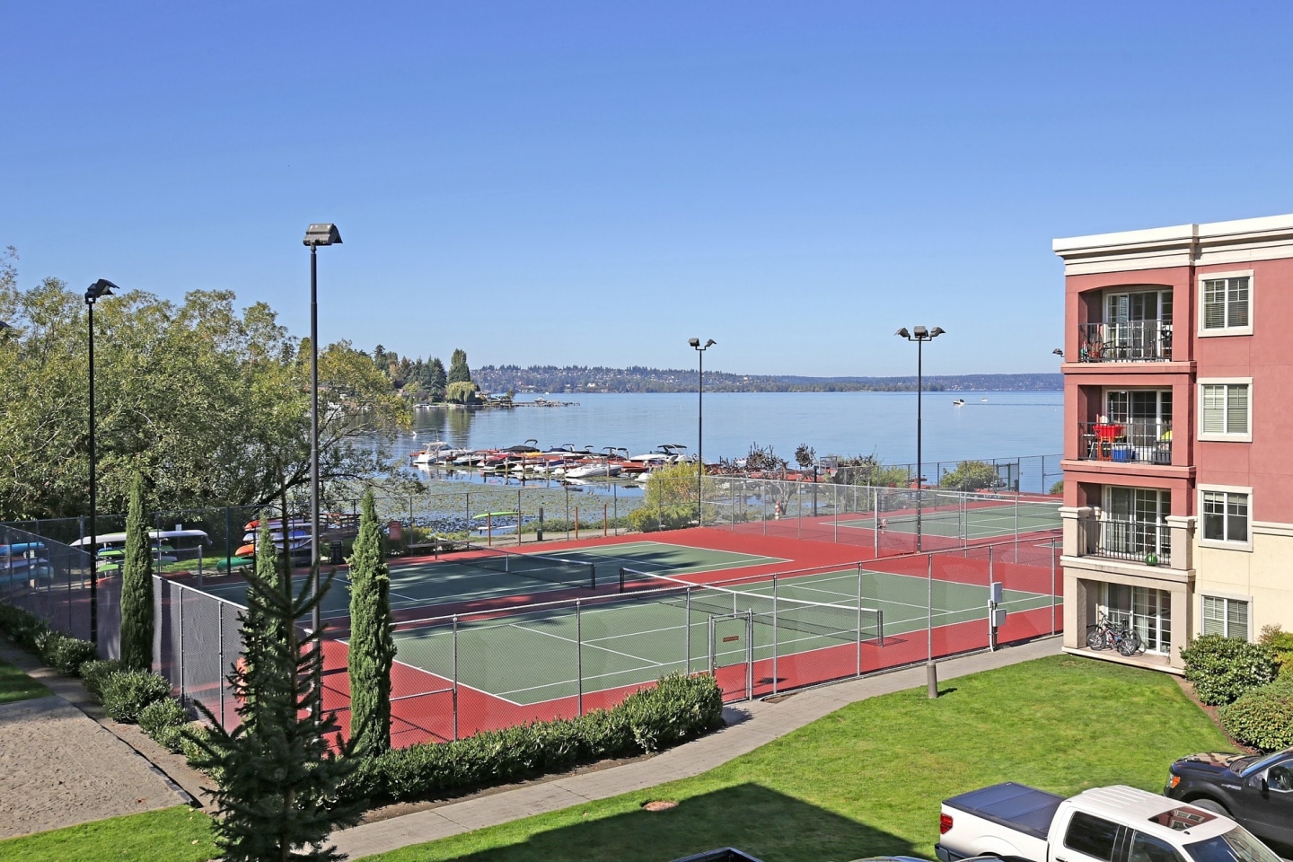 VILLAGGIO ON YARROW BAY Image 21