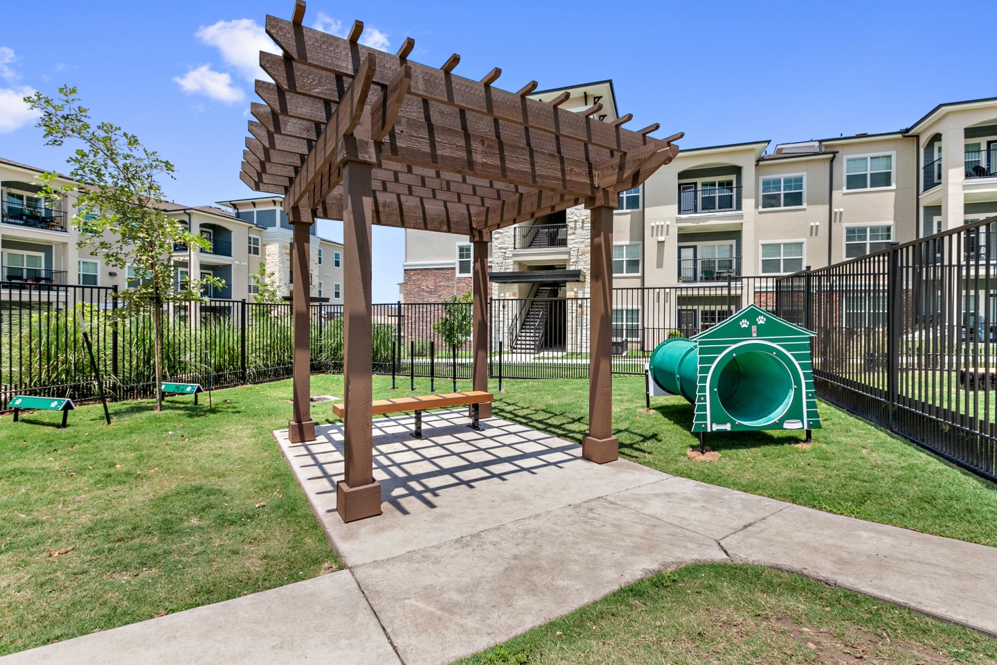 Sadler House Luxury Apartment Homes Image 11