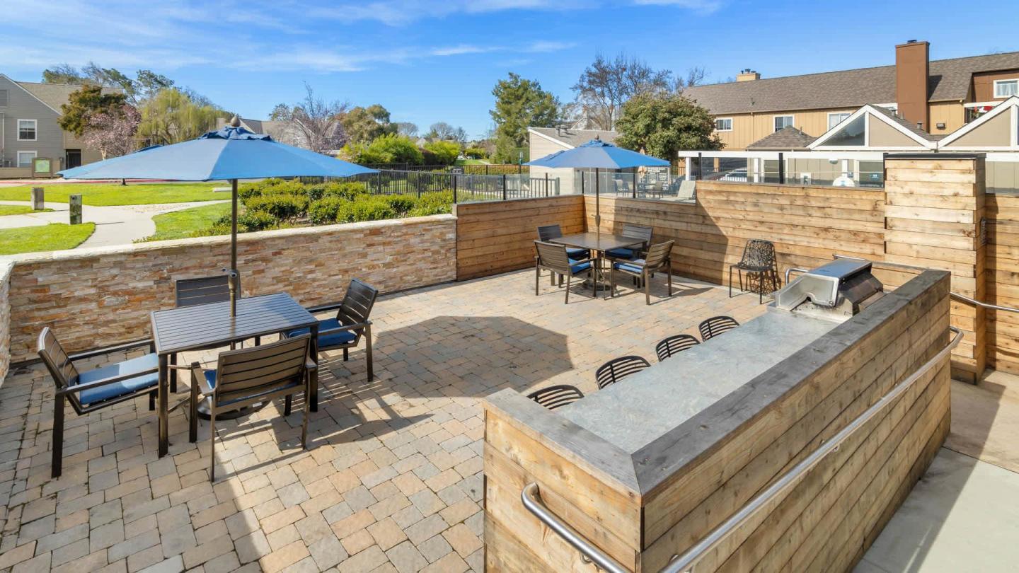 Riva Terra Apartments at Redwood Shores Image 1