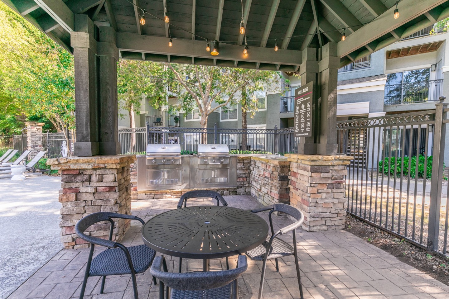Deerfield Village Apartments Image 20