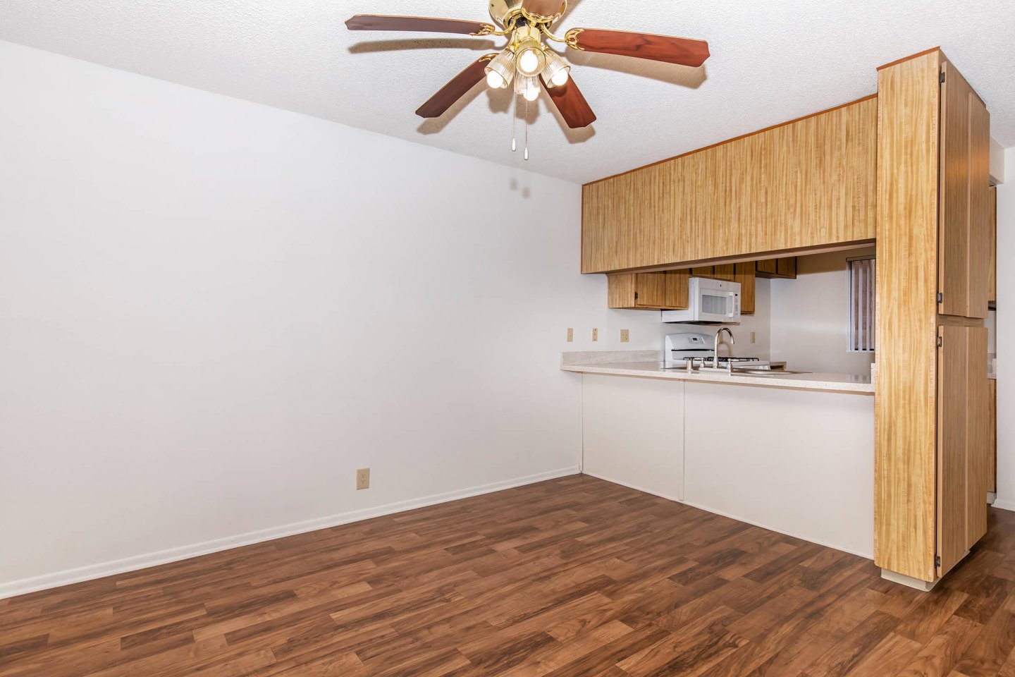Huntington Lakes Apartments Image 22