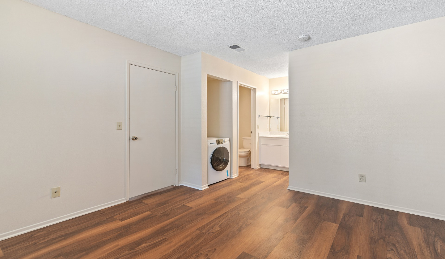 Island Club Apartments Image 16