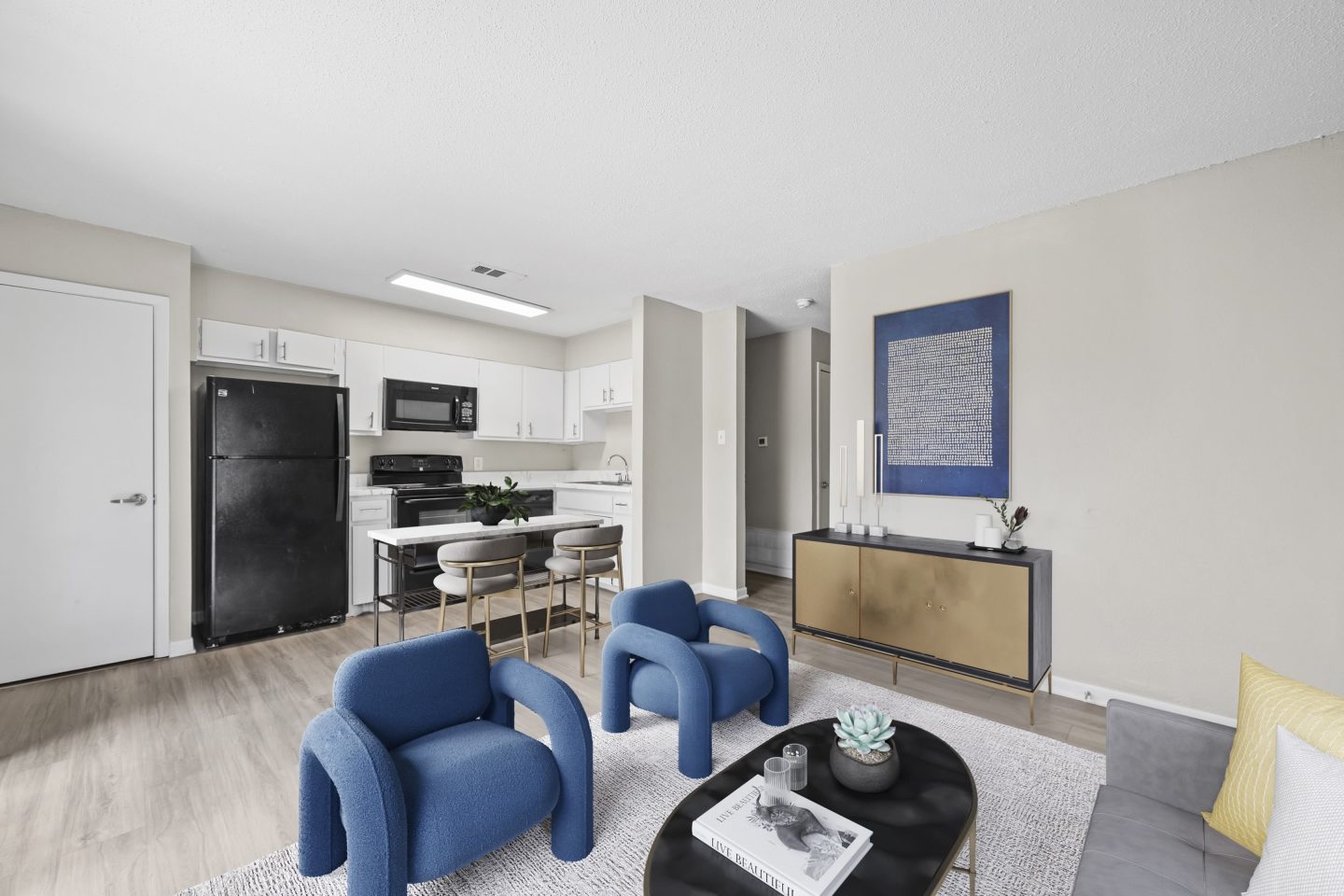 The Lynx Apartments and Townhomes Image 4