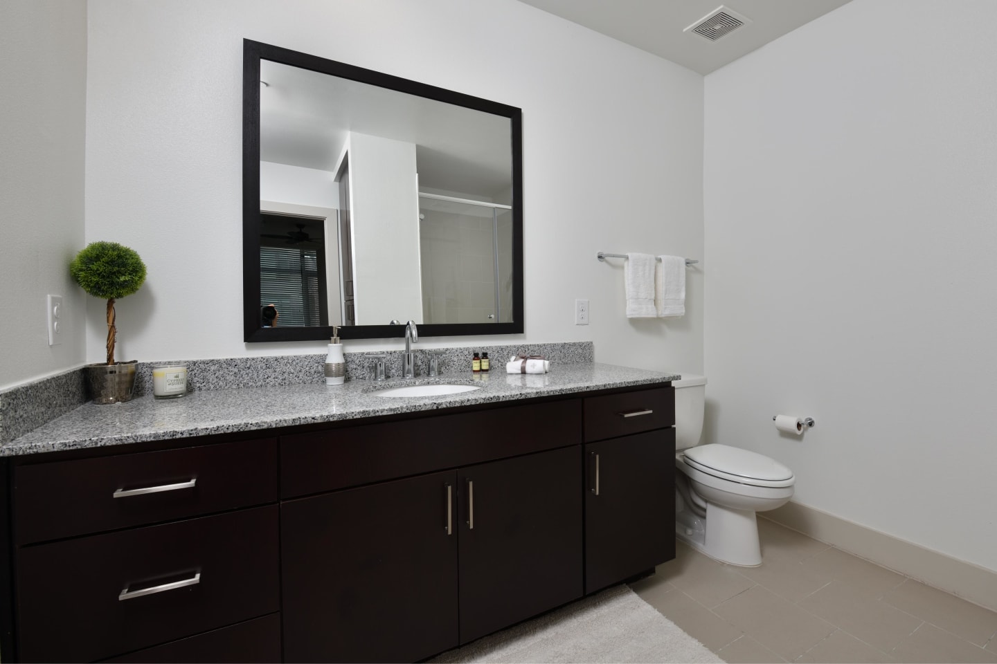 100 Park Image 48