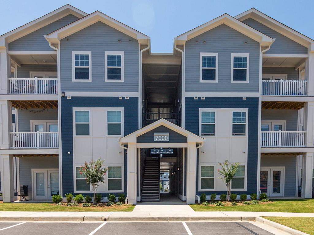 53 West Luxury Apartments Image 39