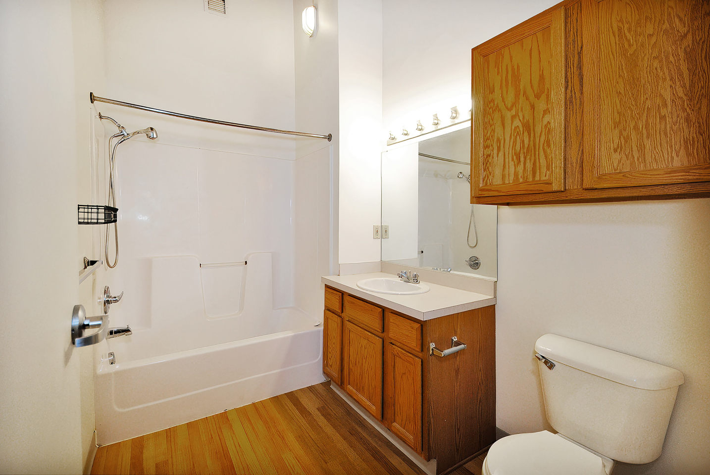 Off Broadway Apartments Image 13