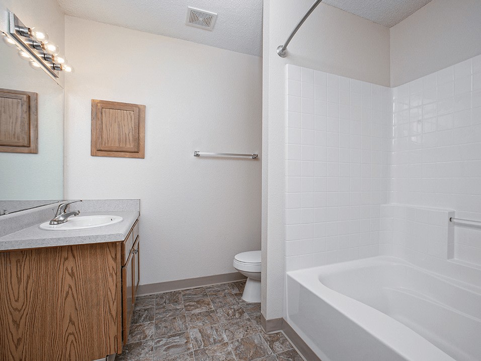 Ridgeport Apartments and Townhomes Image 17