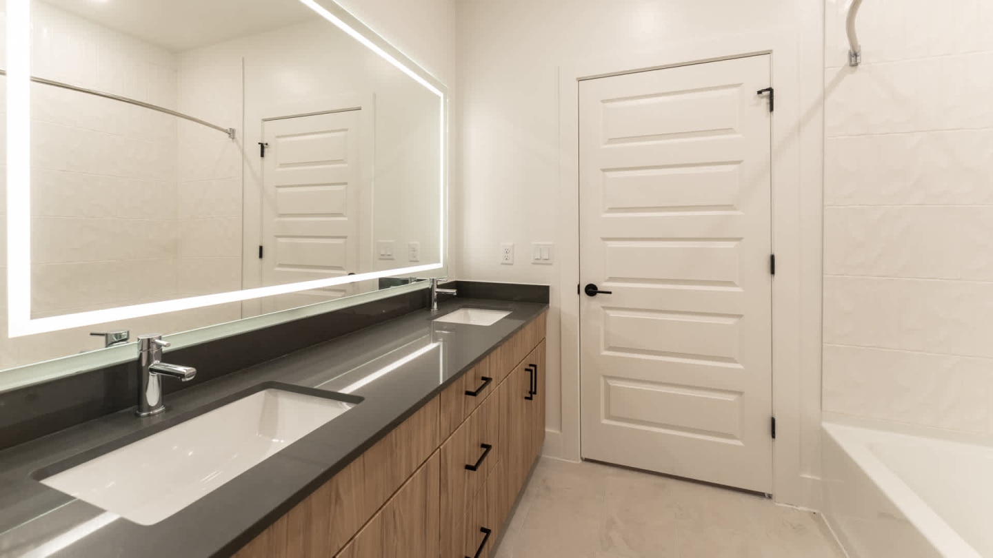 Lyle Apartments Image 39