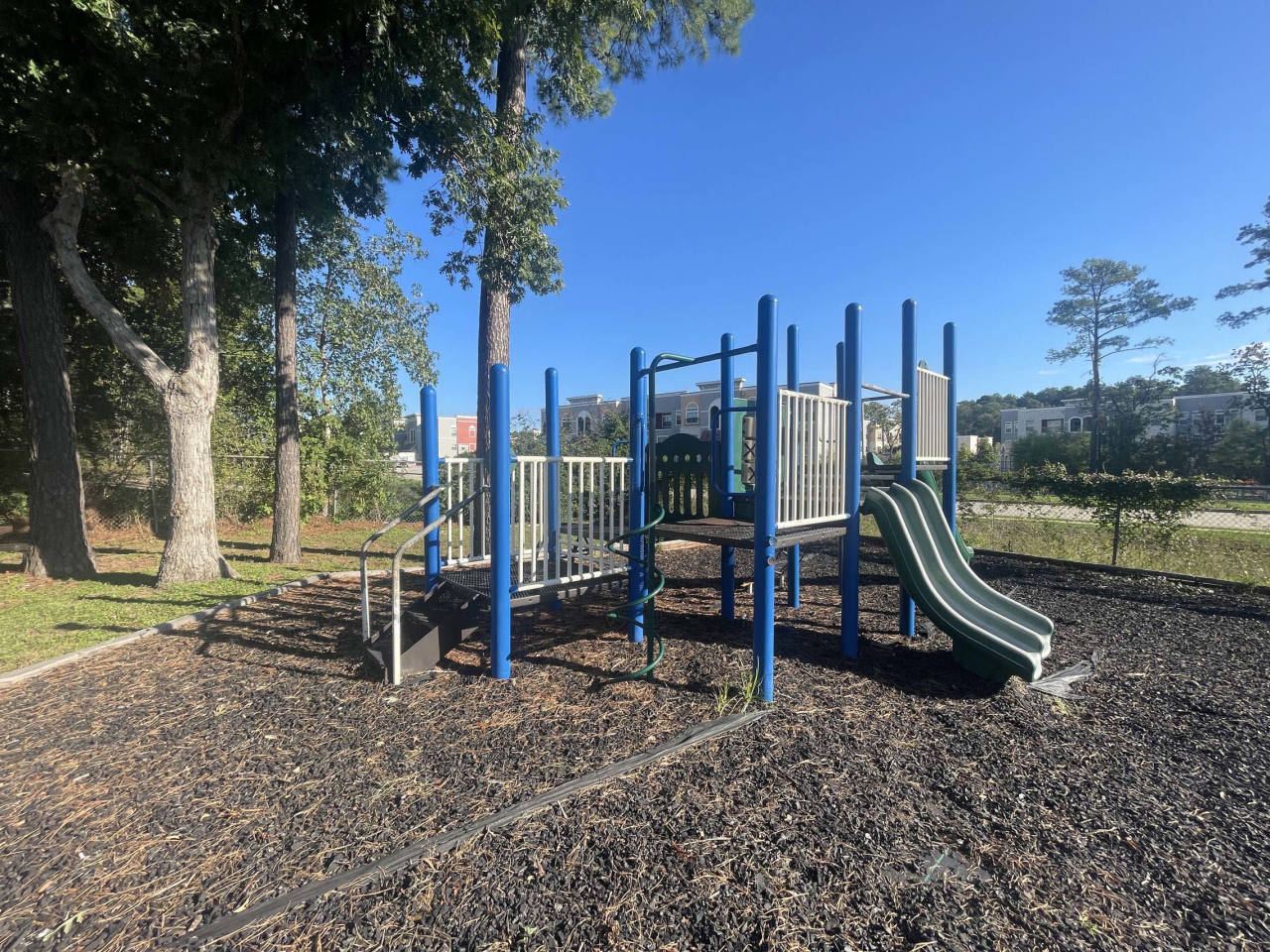 Whispering Oaks Apartments Image 9