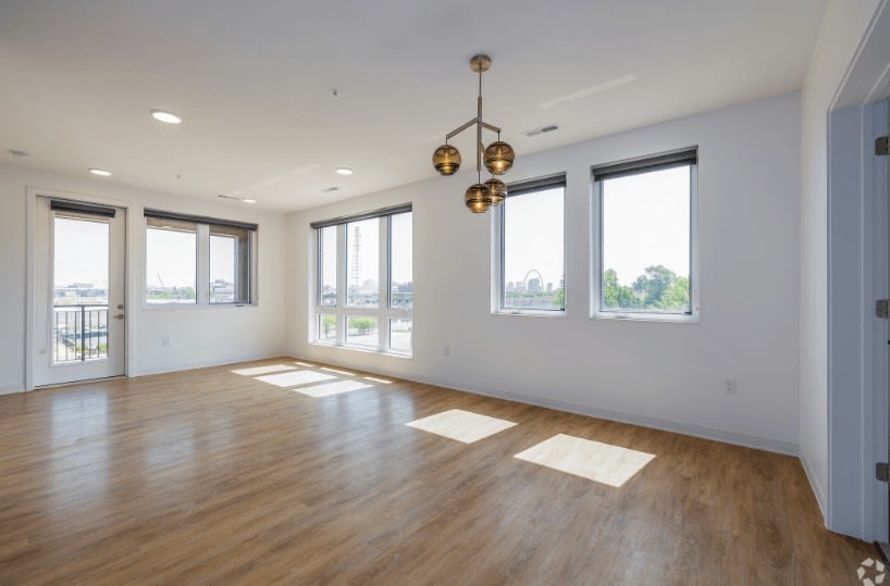 2200 LaSalle Image 2