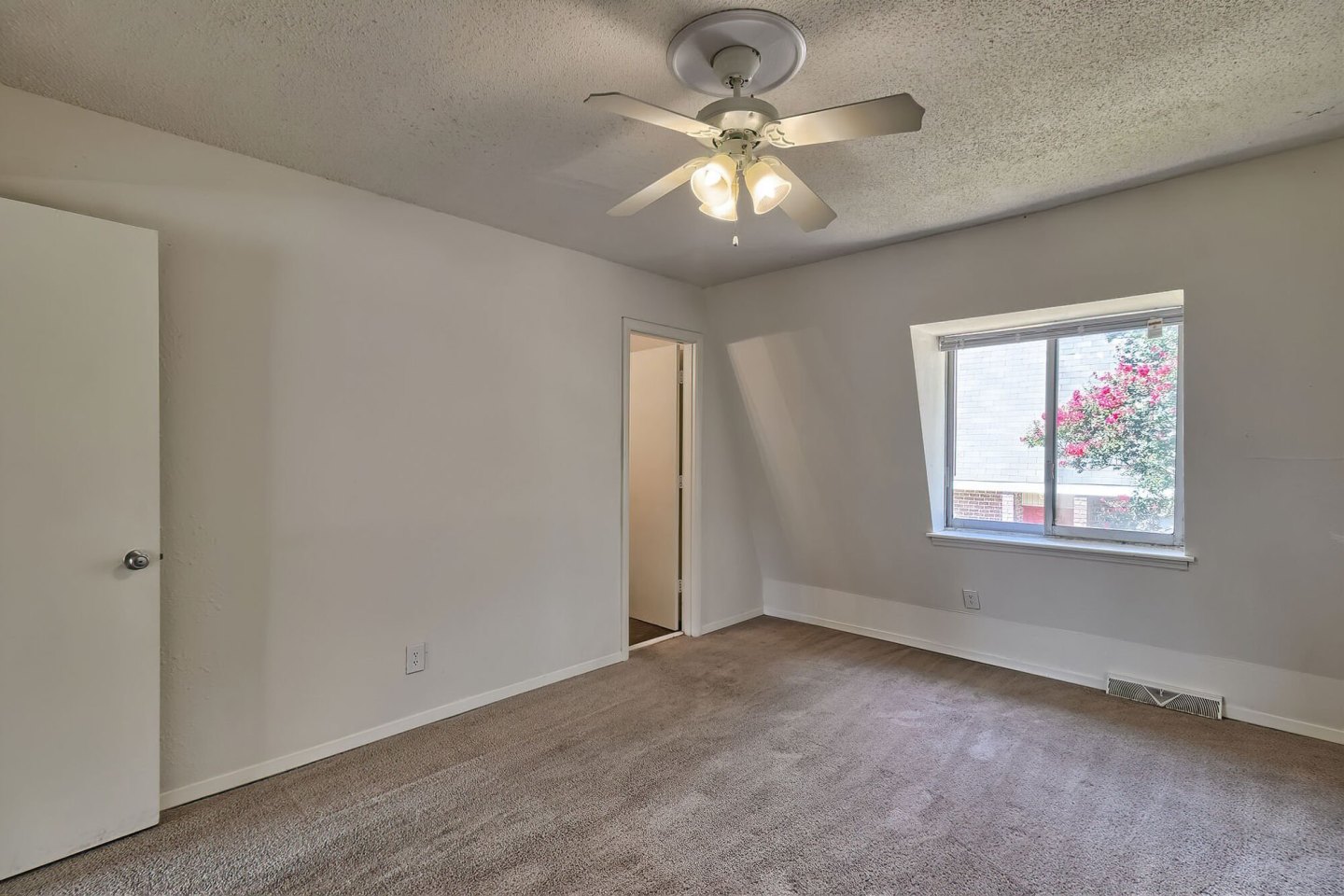 The Farrington Apartment Homes Image 4