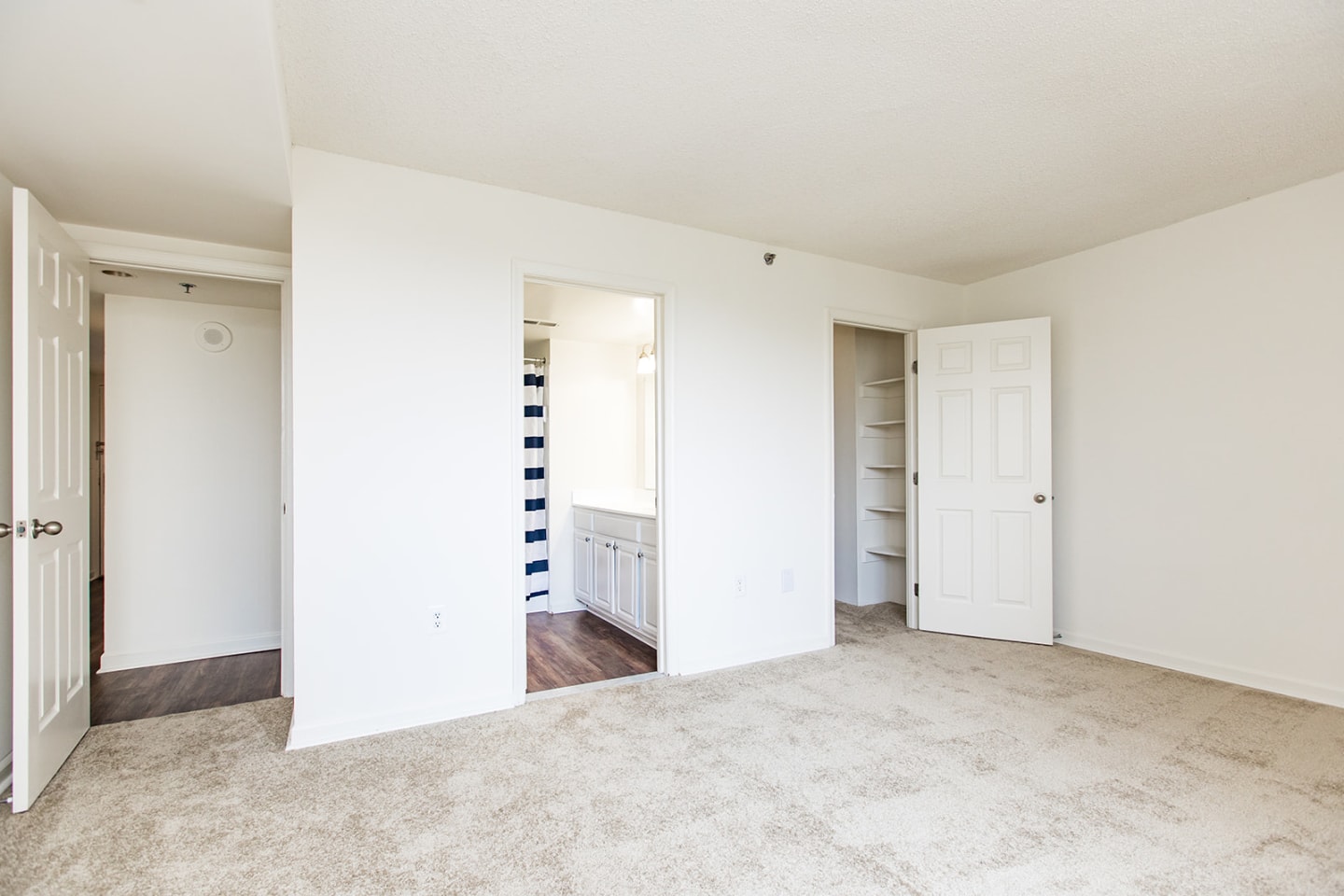 Lake Arbor Towers Image 5