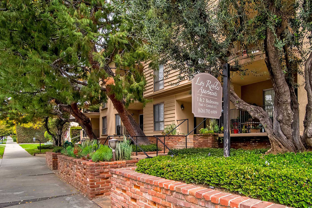 Los Robles Apartments Image 14