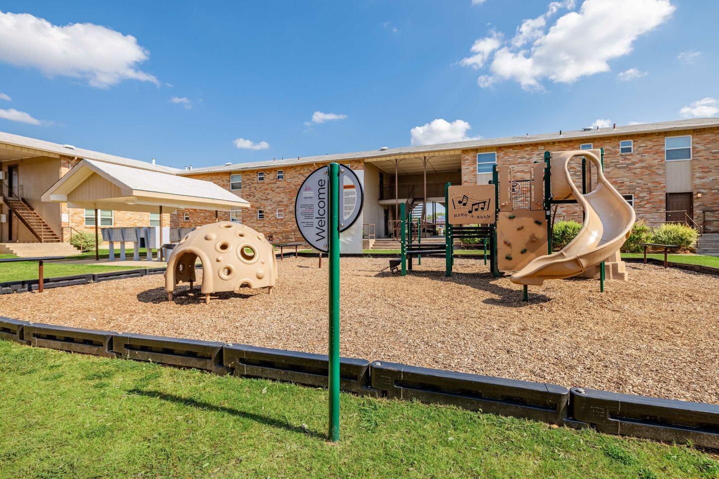 Estrella at Seminary Apartments Image 17