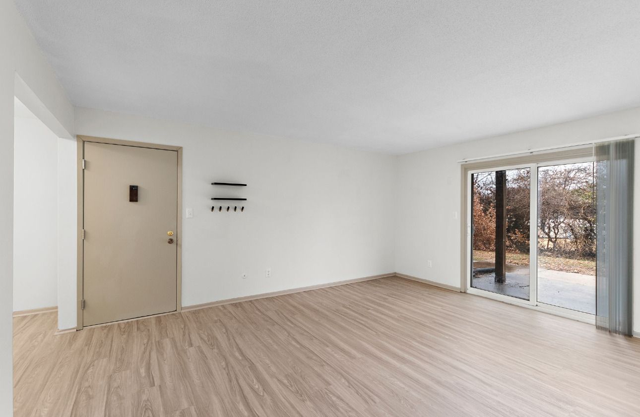 Oval Spring Apartments Image 8