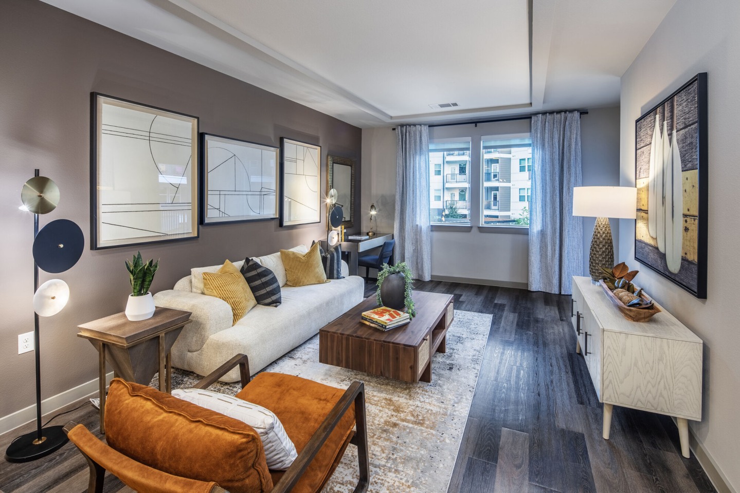 880 Lyn Image 67