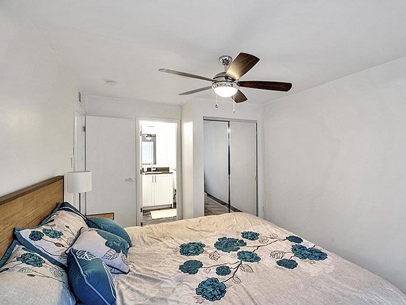 454 West Brown Apartments Image 7