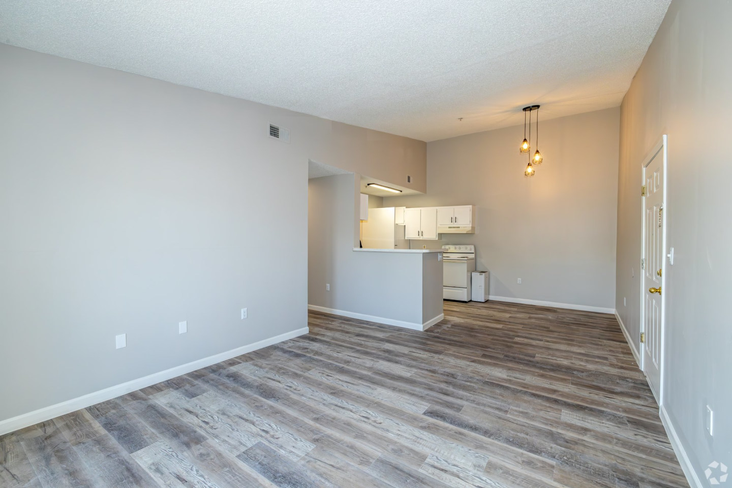 The Landings at Steele Creek Apartments Image 14