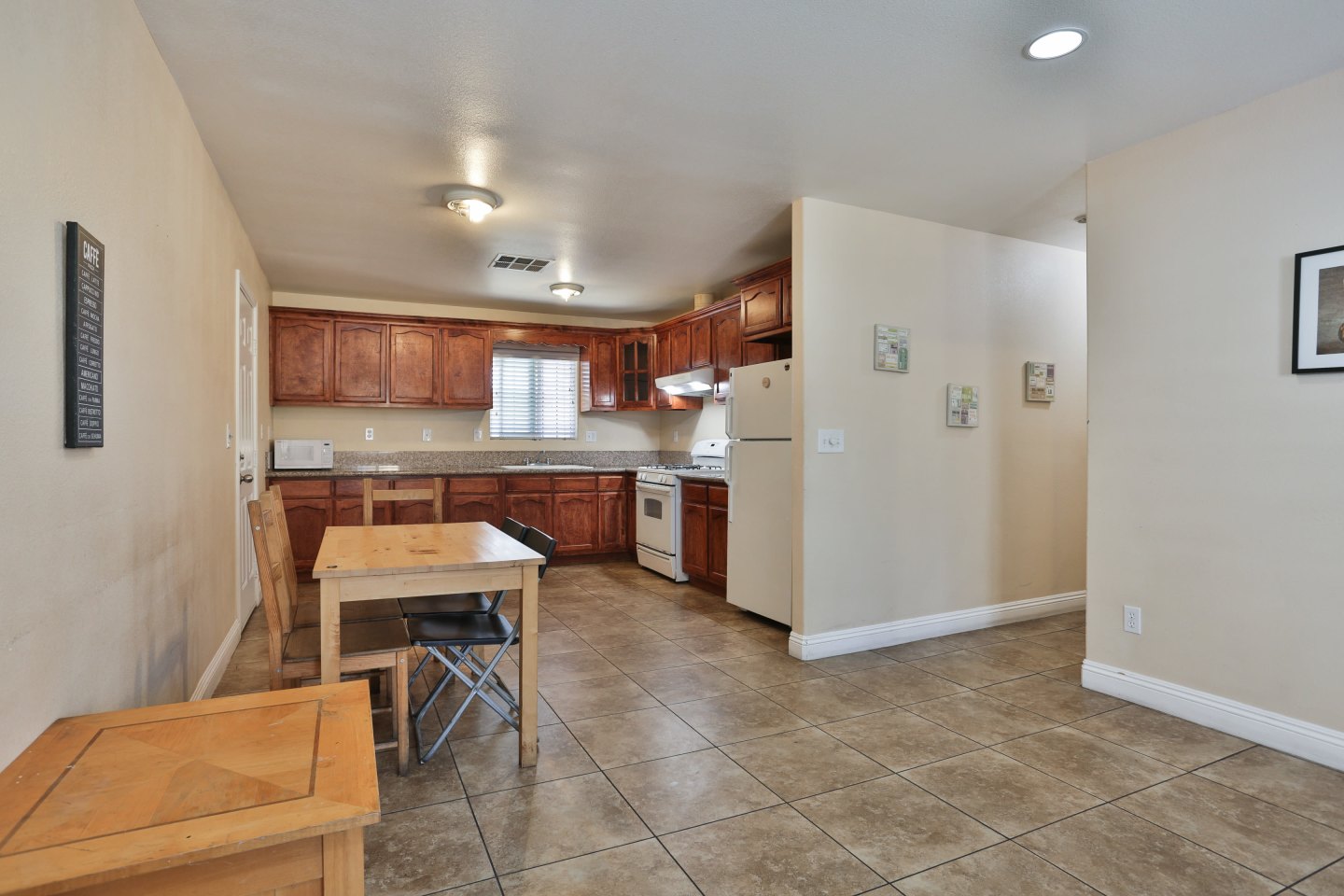 1374 W 35th Place - Co-Living Image 4