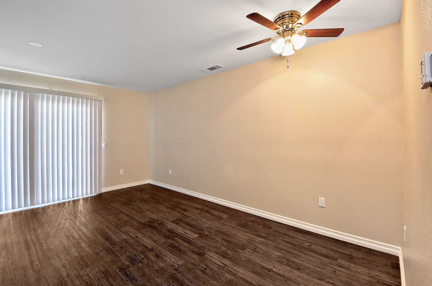 Fairway Manor Image 16