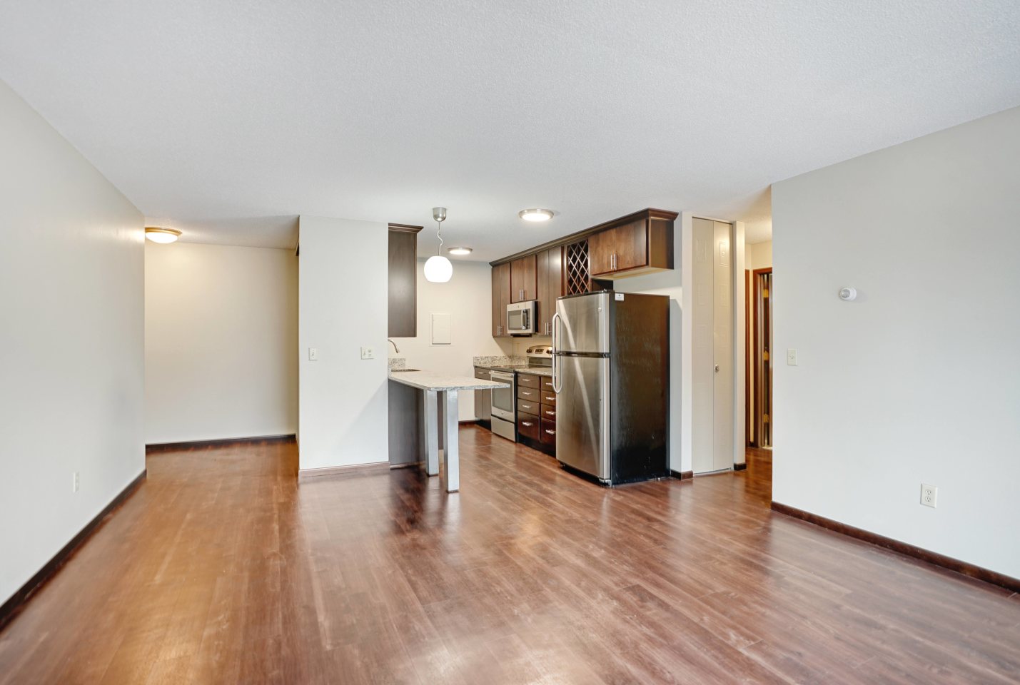 2800 Girard Image 24
