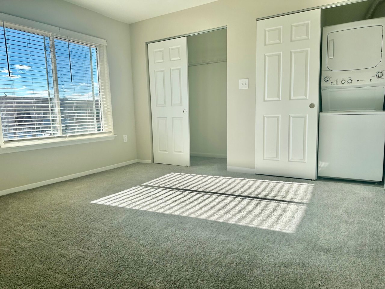 Lakeside Apartments Image 11