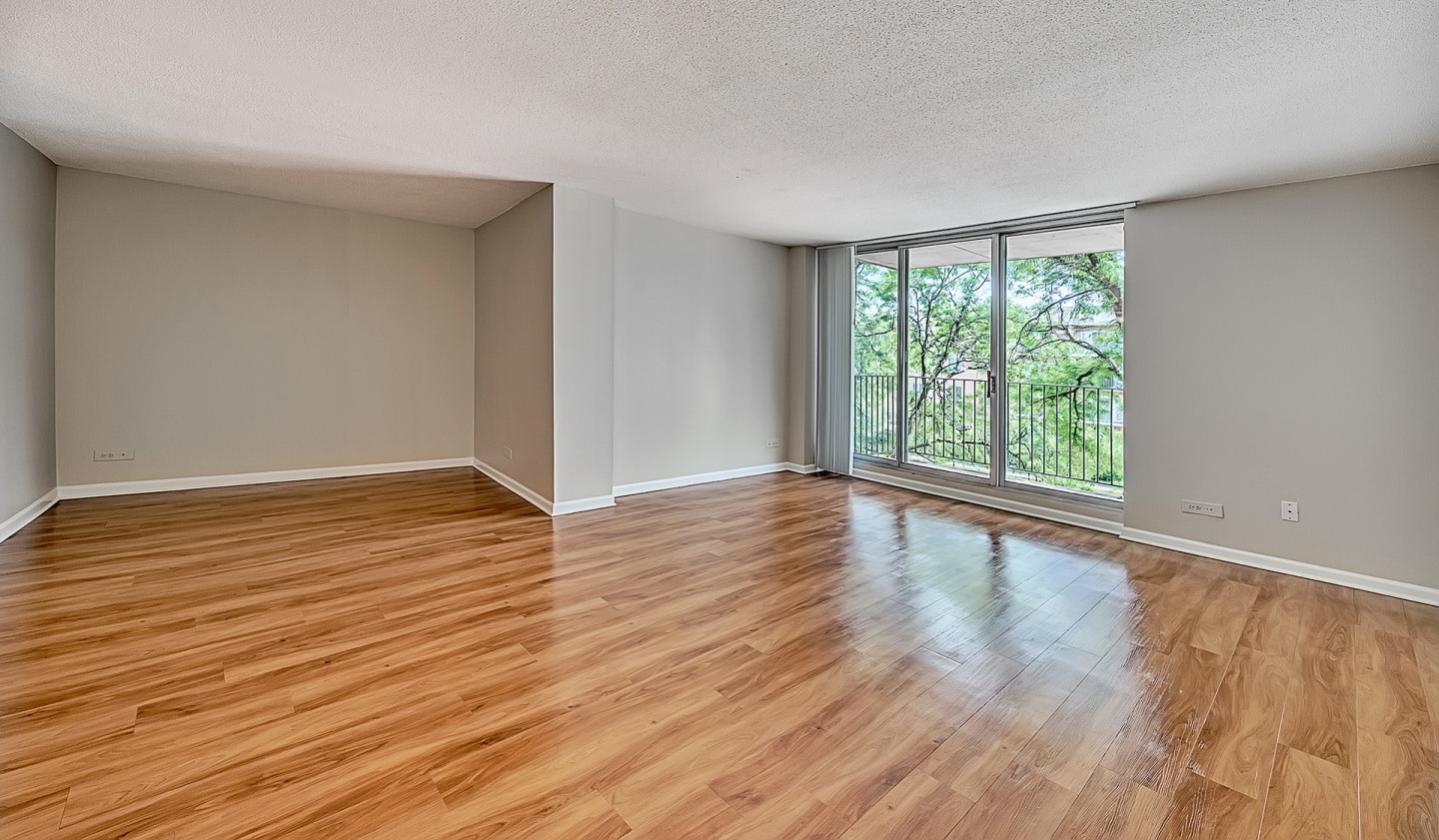 2200 Grace Image 7