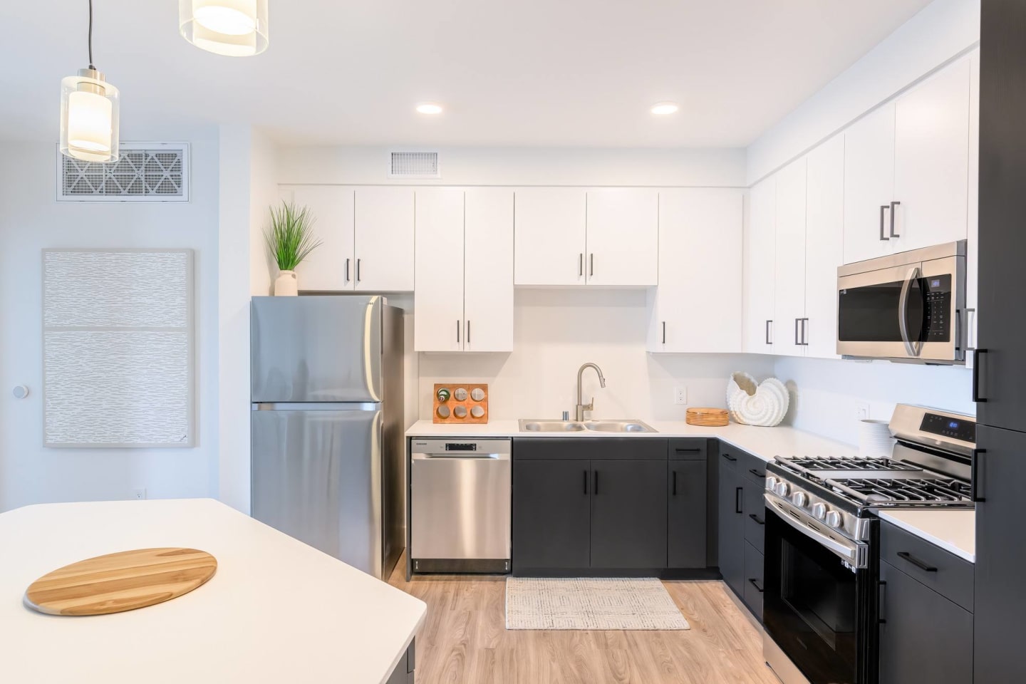 Enzo Apartments Image 1