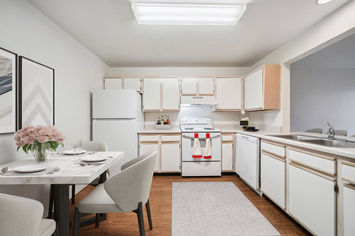 Rosewood Manor - Senior Living: 55+ Image 4