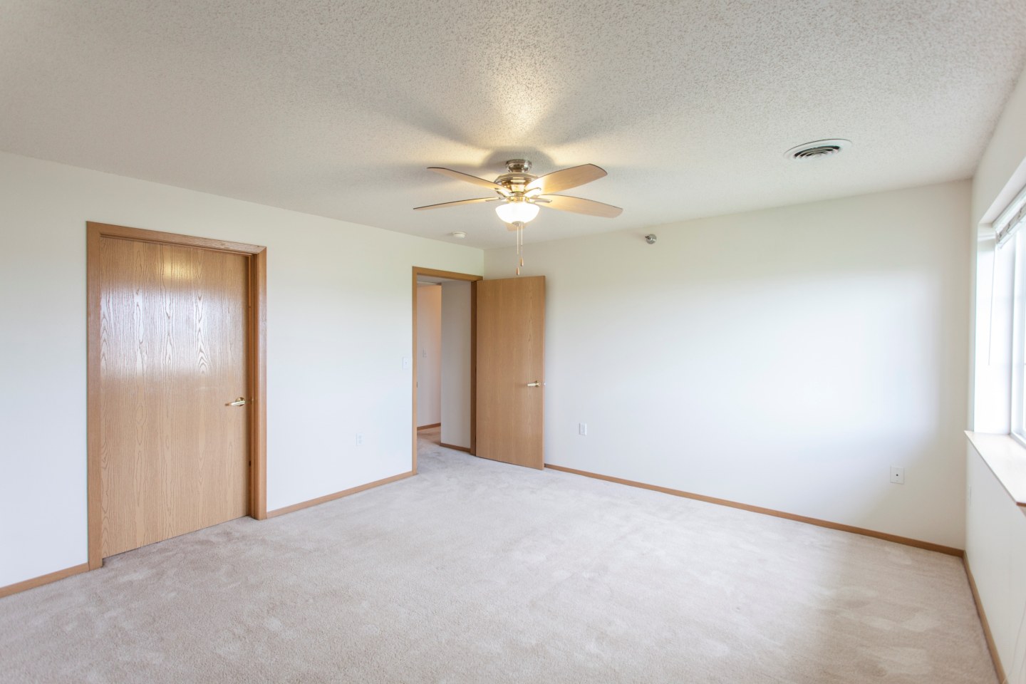 Platinum Valley Apartments Image 37