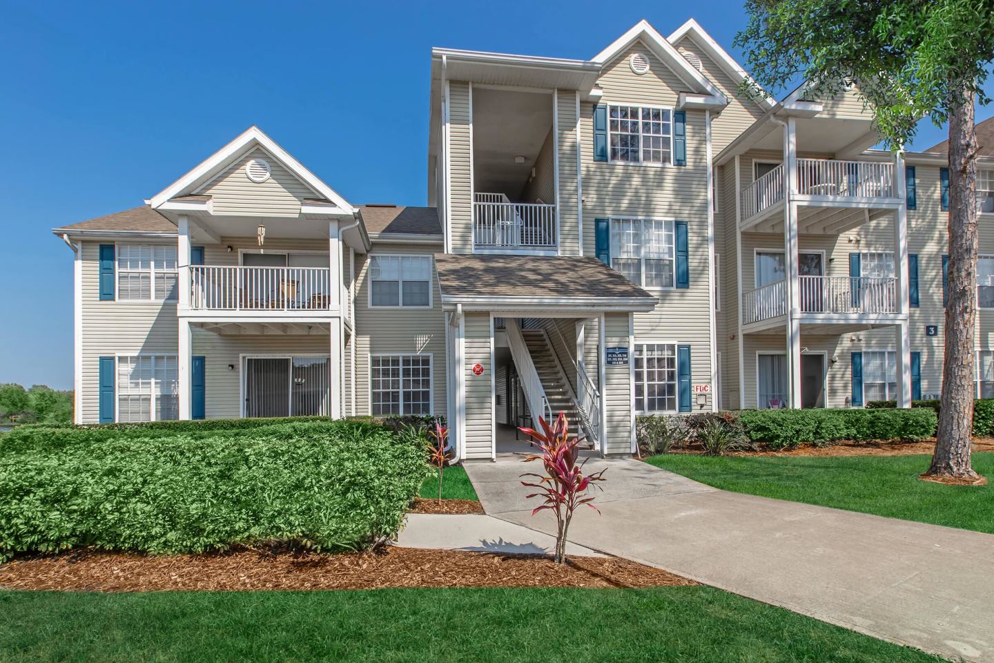Lake House Apartments Image 21