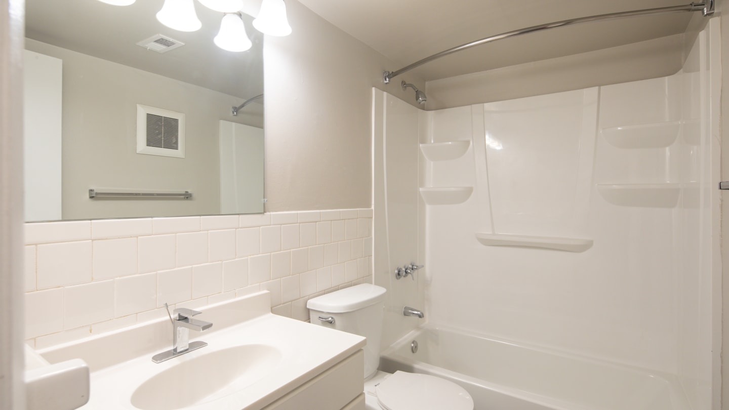 Colonial Pines Image 16