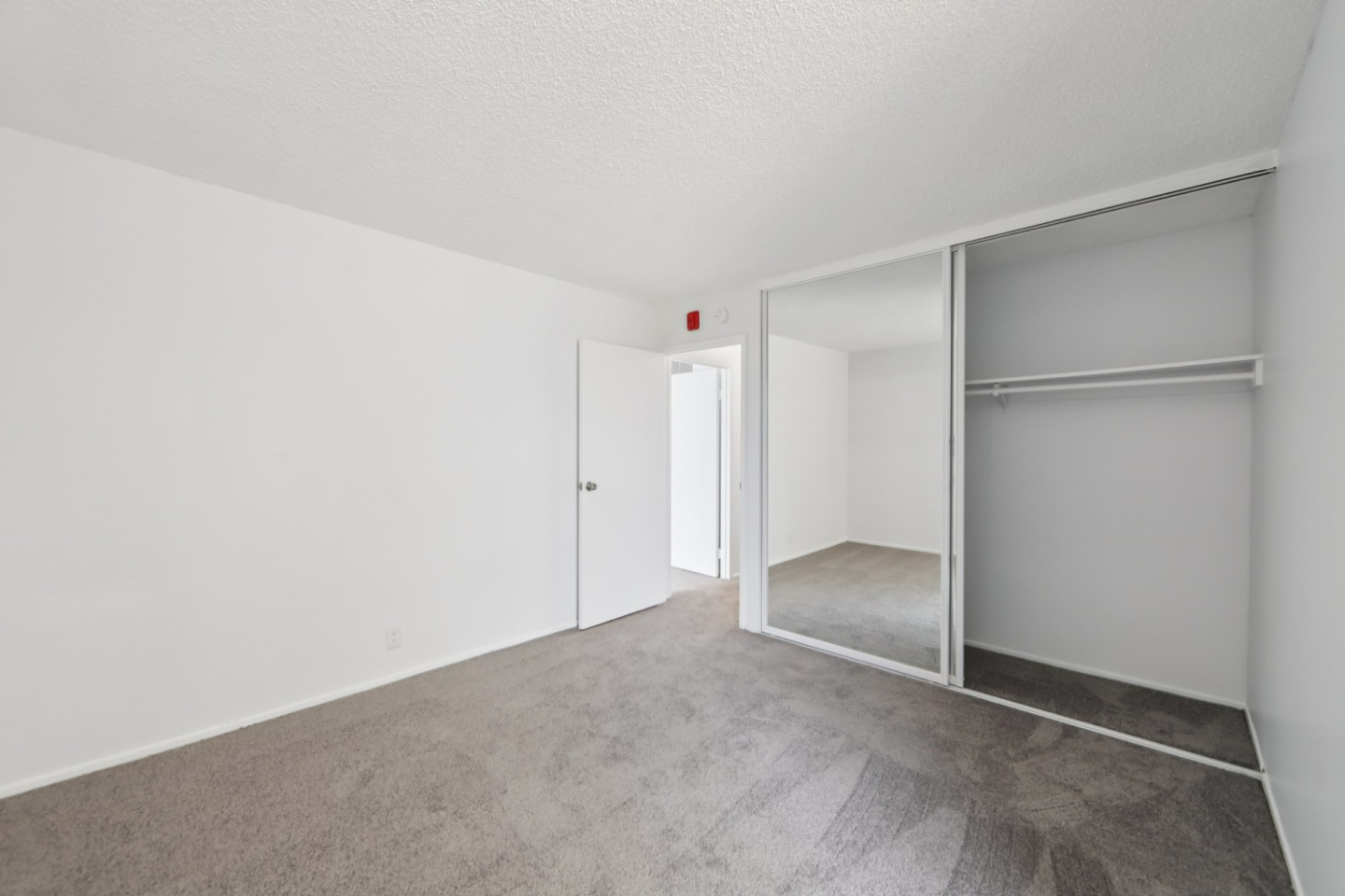 Lakewood Apartments at Lake Merced Image 19