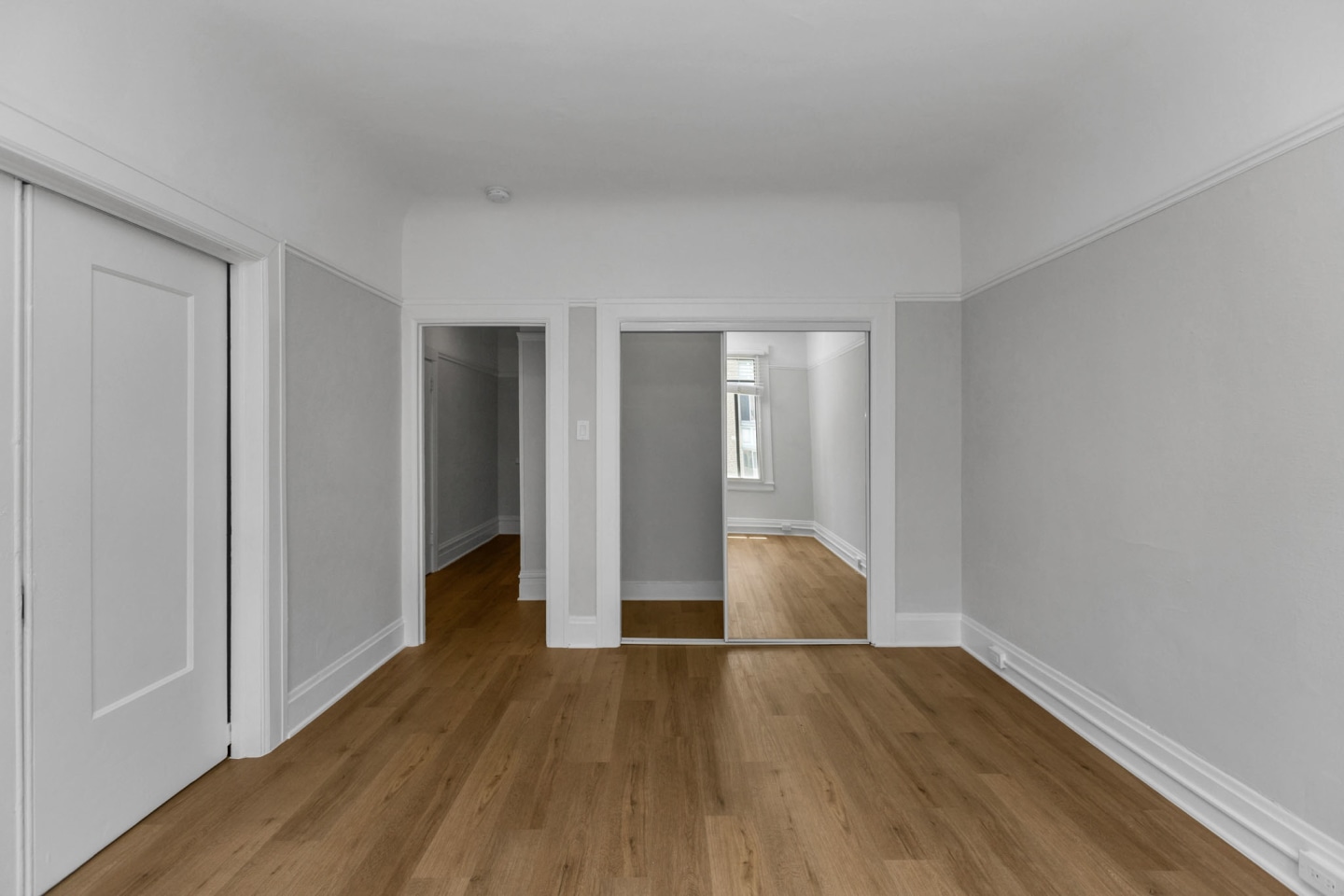 1240 BUSH Image 19