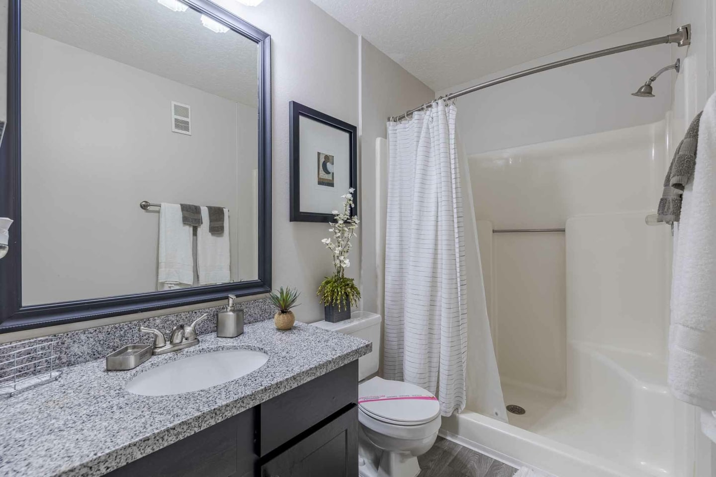 The Savannahs at James Landing Apartments Image 6