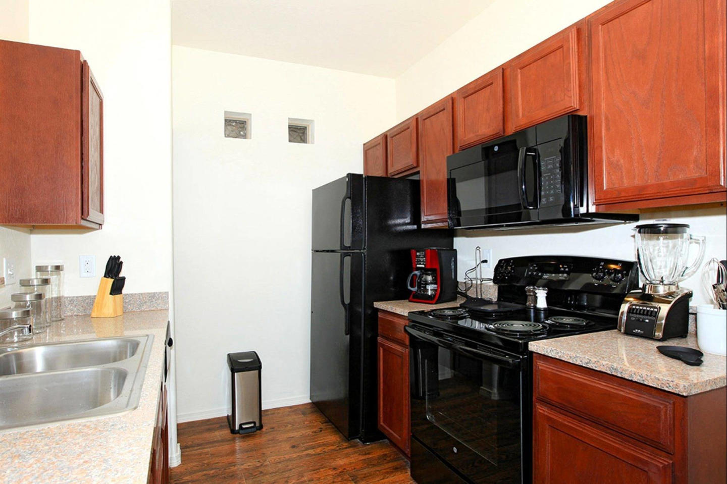 Raintree Apartments Image 13