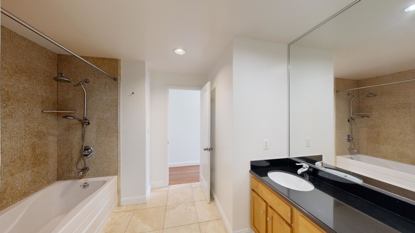 2238 Hyde Street Image 5