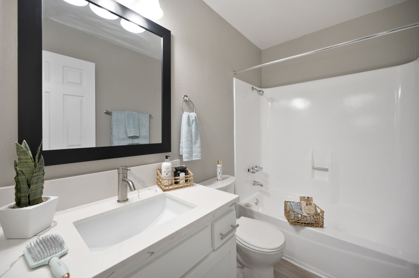 Pinewood Apartments Image 21