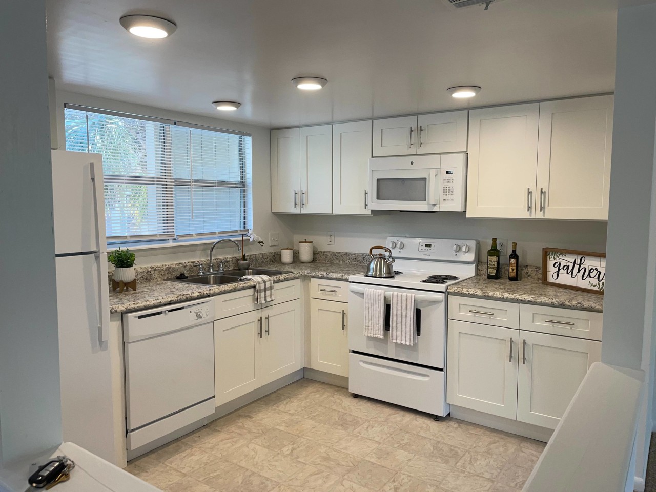 Riviera Park Apartments & Townhomes Image 5