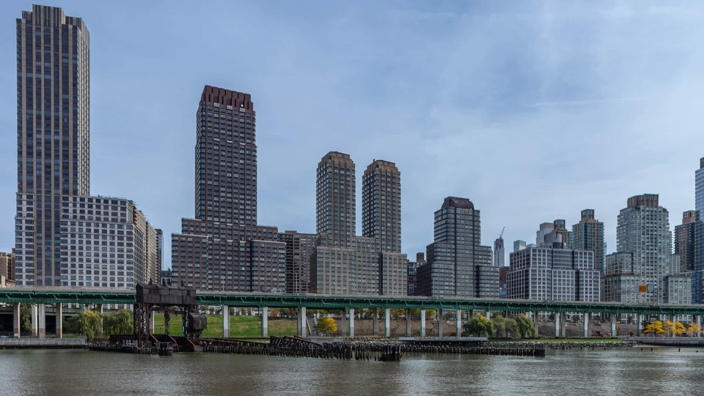 180 Riverside Boulevard Image 2