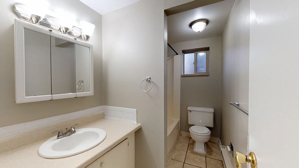 150 S Washington Image 16