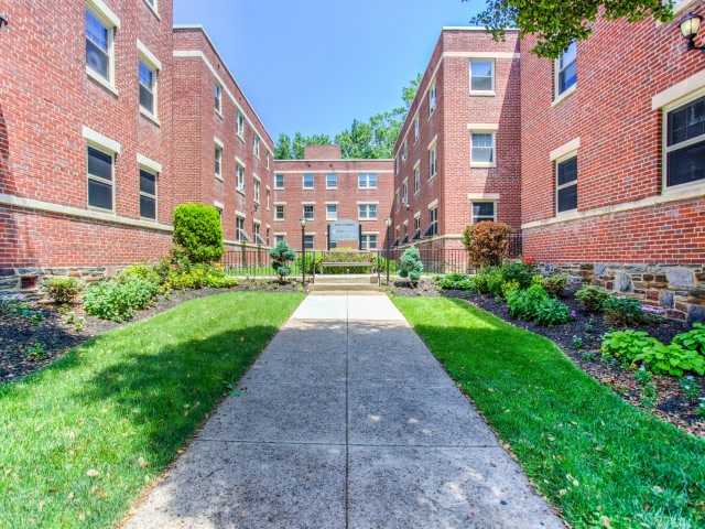 4417 Spruce Street Image 2