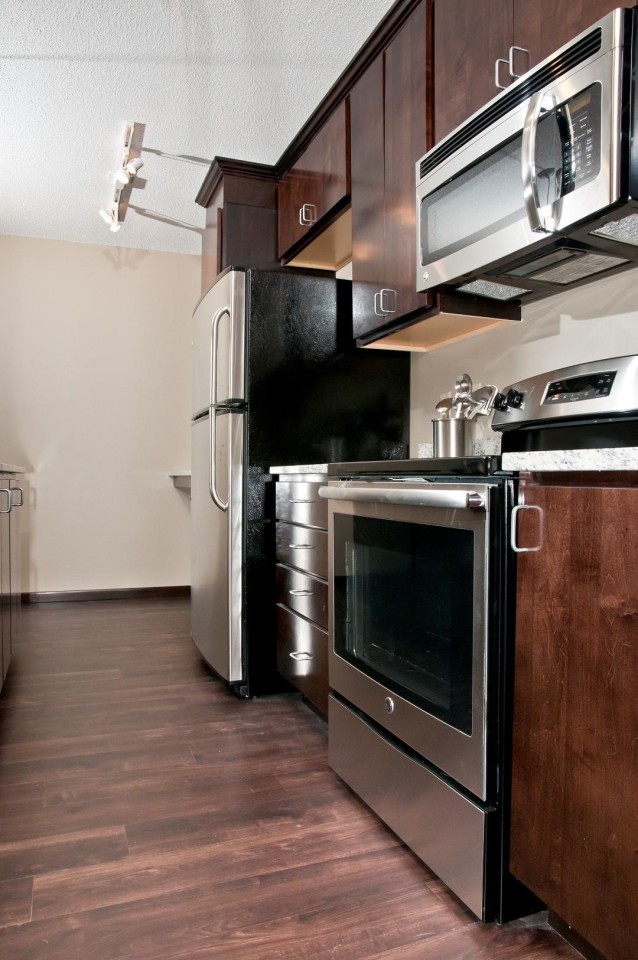 2800 Girard Image 20