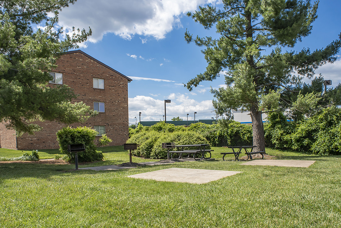THE MANOR/THE MANOR EAST APARTMENTS Image 29