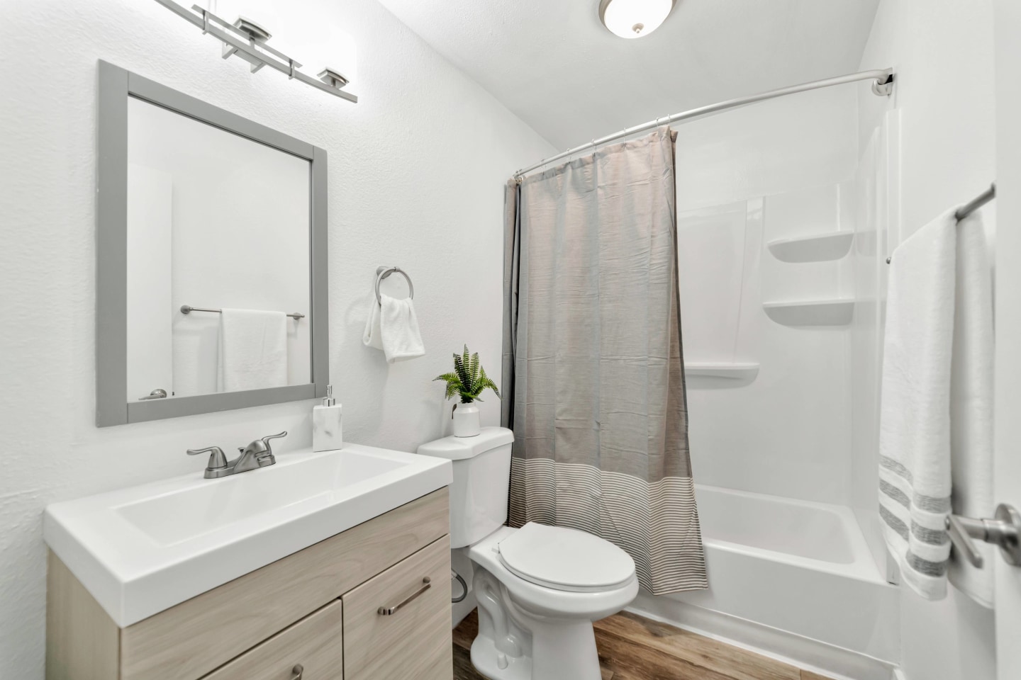 The Huntley Image 22