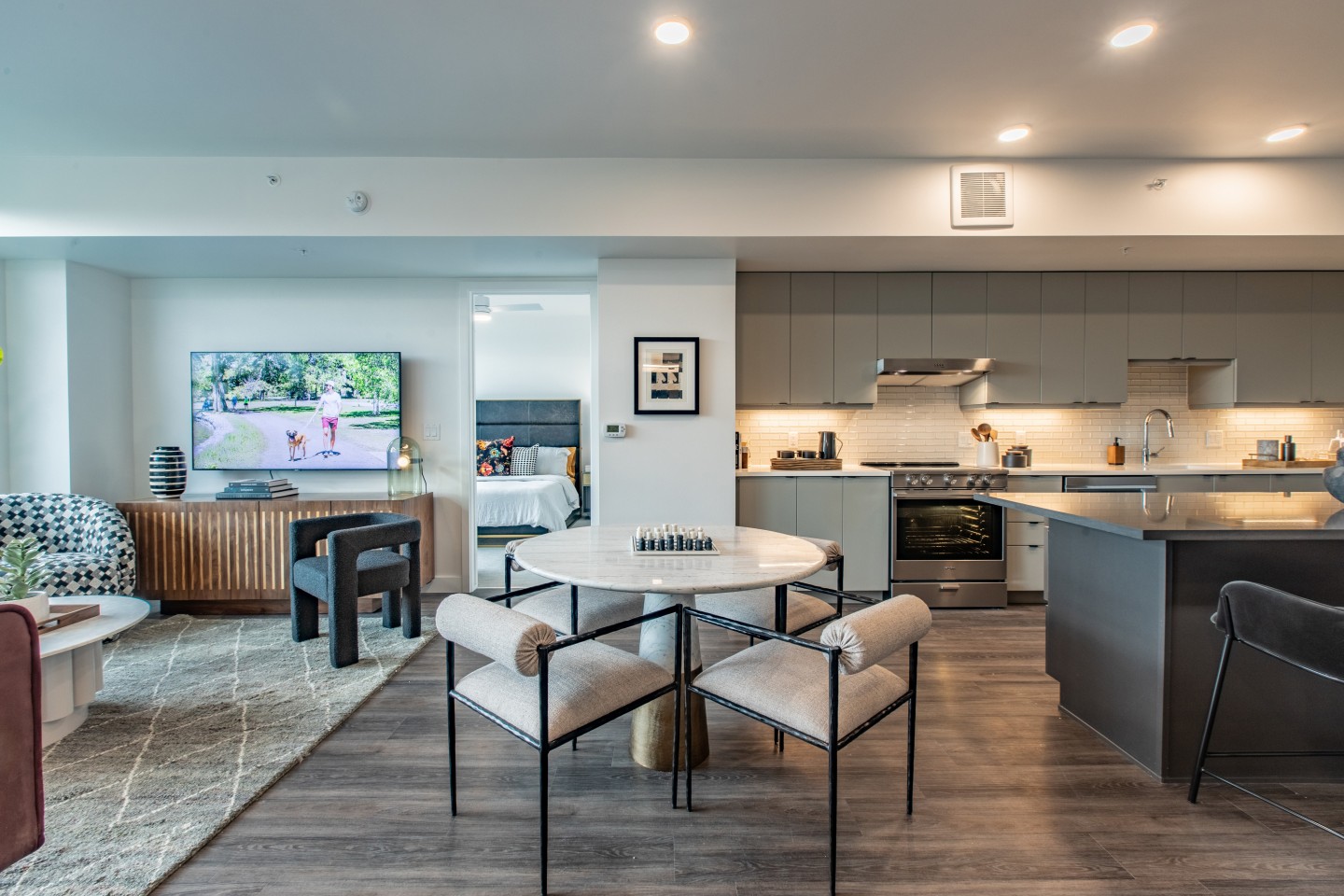 Bromwell Image 24