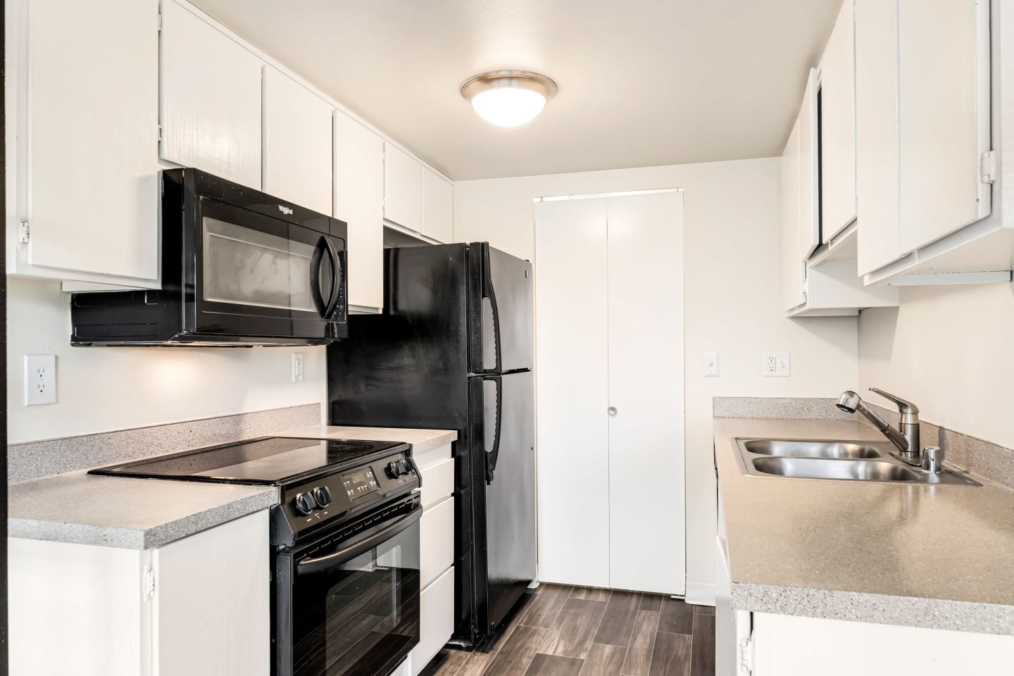 Waterbrook Lofts and Apartments Image 15