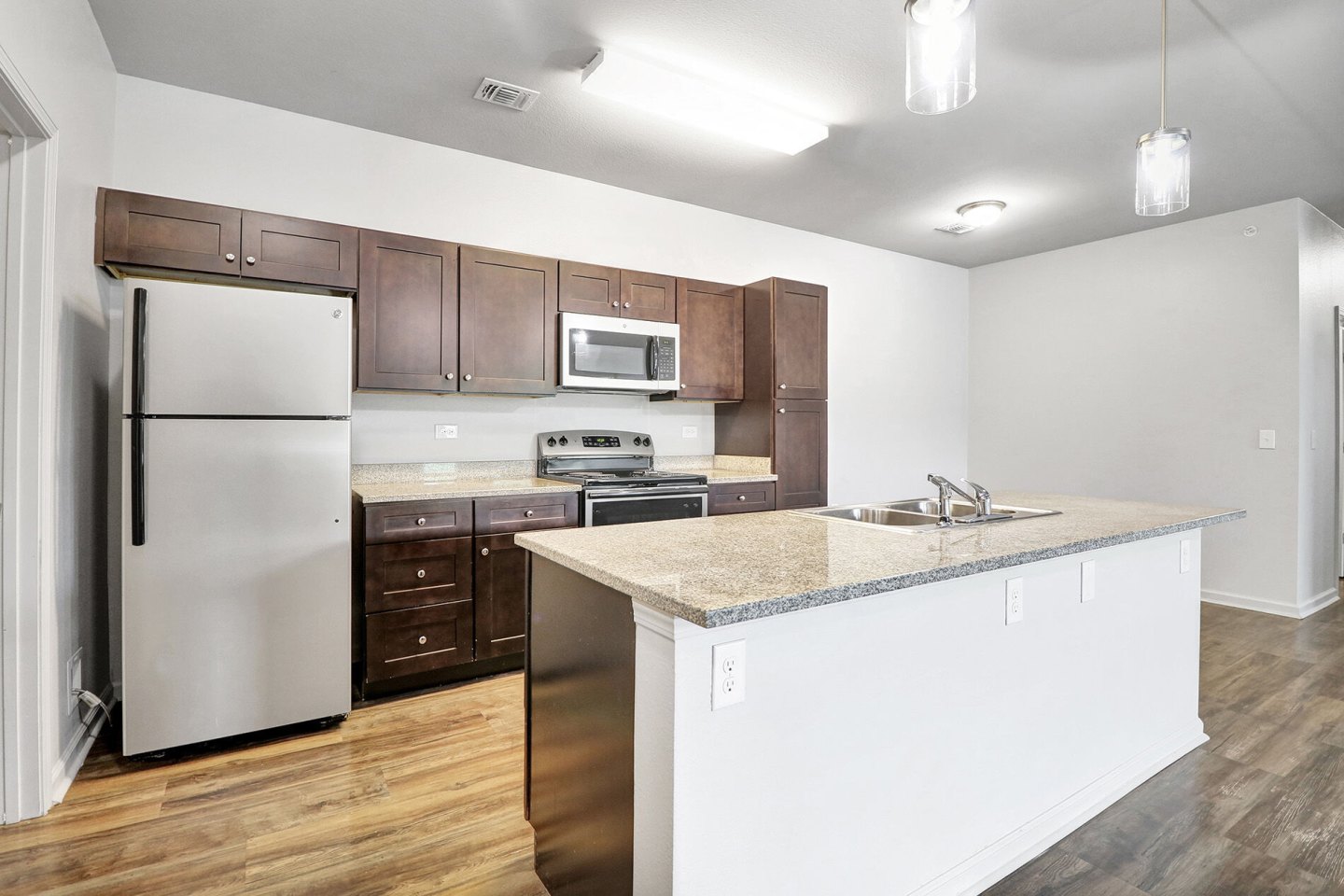 Landmark Apartments I & II Image 4